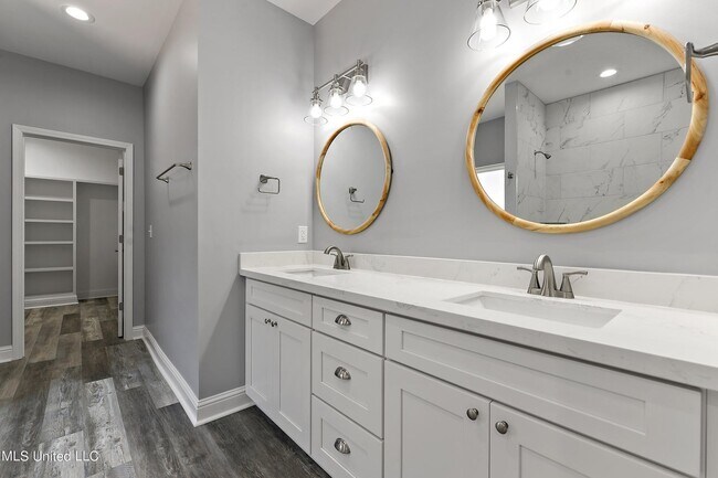 Building Photo - 9493 W Palm Ln