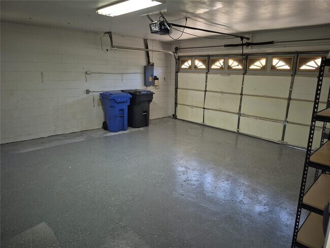 Building Photo - 9802 Riverview Dr