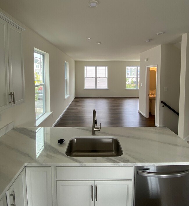 Building Photo - 225 Jenkins Way