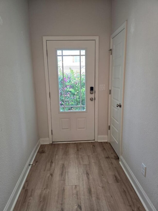 Building Photo - Elegant 4-Bedroom Lake Park Home with Open Layout, Modern Finishes, and Fenced Yard