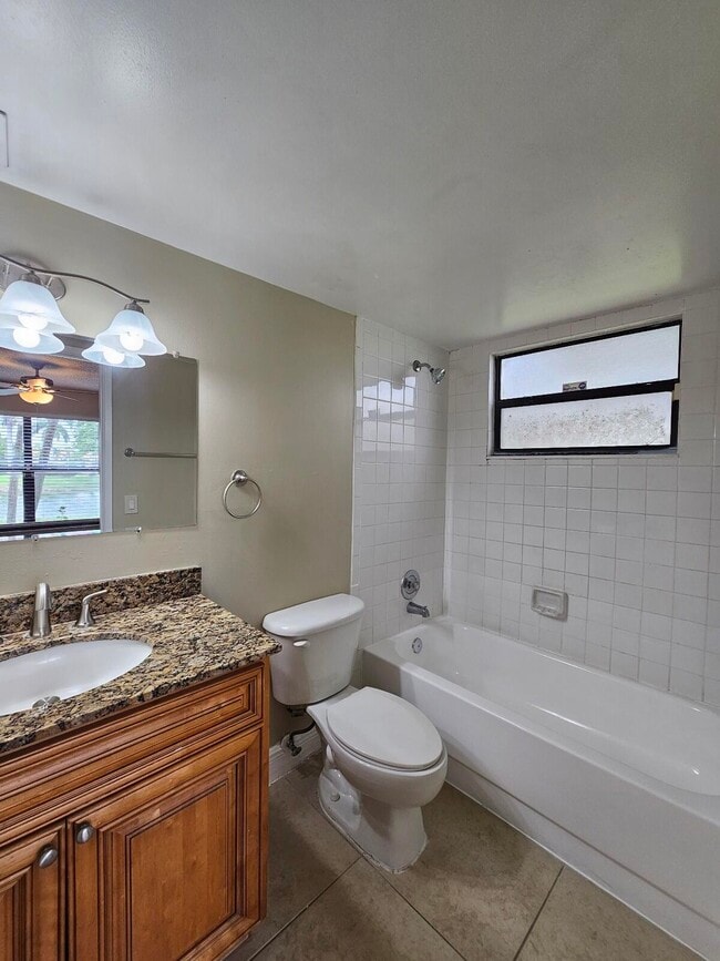 Building Photo - 1523 Lake Crystal Dr