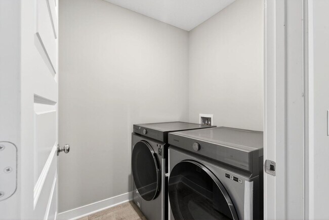 Building Photo - Welcome to this stunning 4-bedroom, 2.5-bathroom home located in the desirable Westfield, IN.