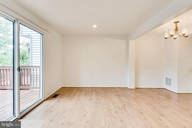 Building Photo - 2841 Shepperton Terrace