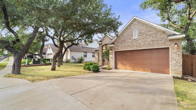 Building Photo - 7808 Alophia Dr