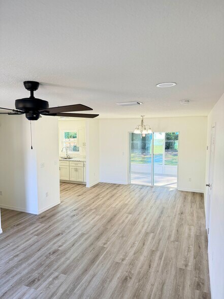 Building Photo - 21414 SW Honeysuckle St