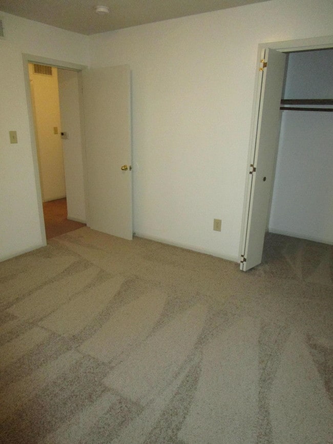 Building Photo - 4325 W Bethany Dr