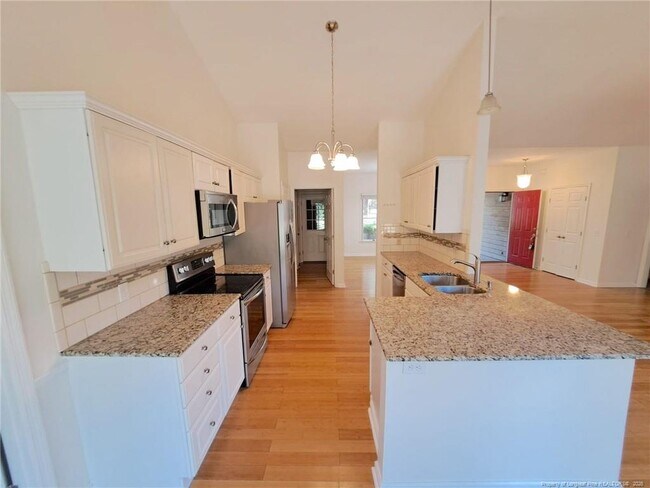 Building Photo - 420 Sugar Pine Dr