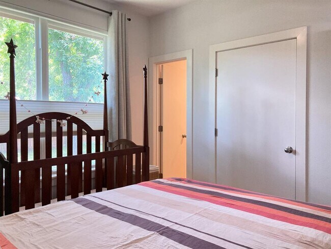 Building Photo - 5412 McCandless Street