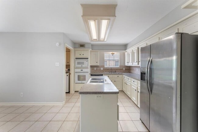 Building Photo - 10310 Great Plains Ln