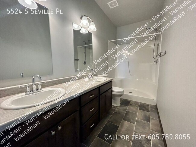 Building Photo - 5524 Seville Pl