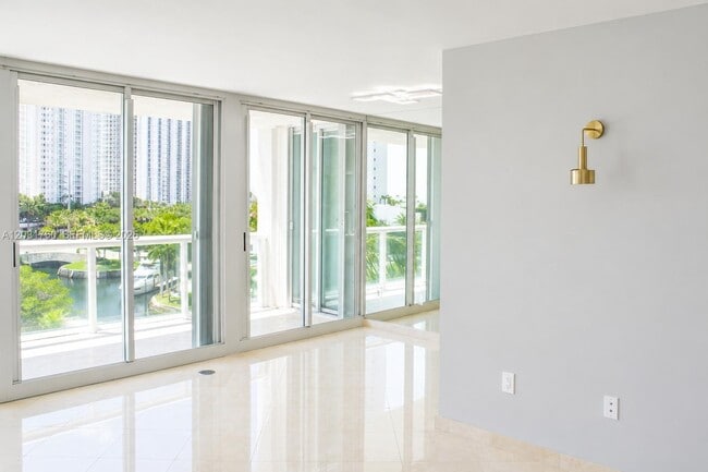 Building Photo - 16400 Collins Ave