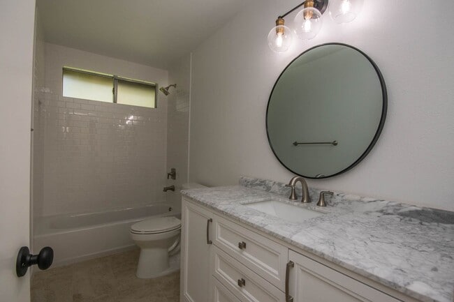 Building Photo - Fully Remodeled 3BD/2BA in Carlsbad