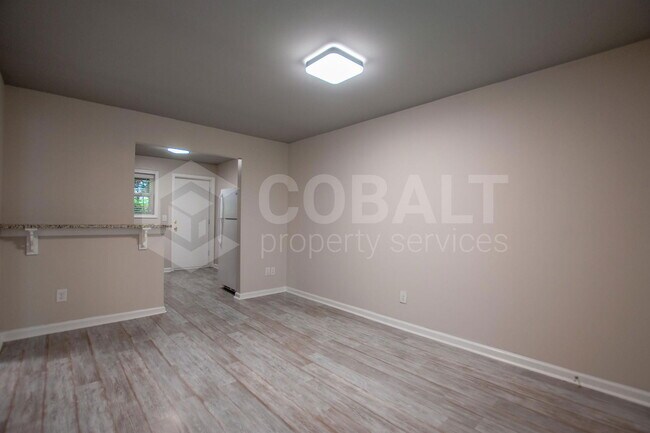 Building Photo - 271 Glen Iris Dr NE