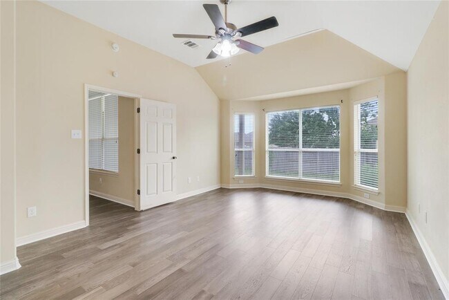 Building Photo - 3608 Glastonbury Trail