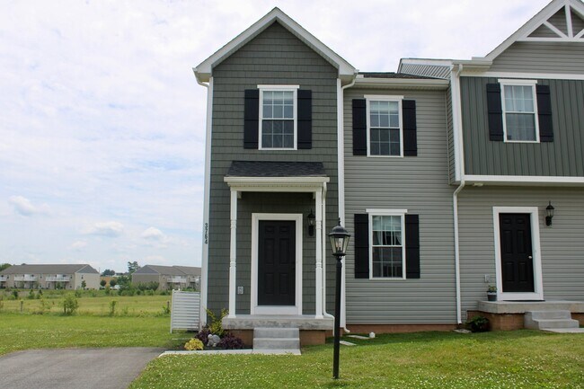 Building Photo - 3764 Castle Dr