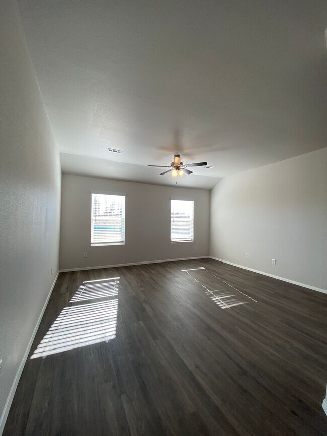 Building Photo - *Pre-leasing* Three Bedroom | Two Bathroom...