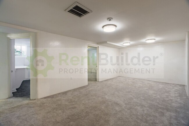 Building Photo - SPECIAL:  $1000 OFF YOUR 2ND MONTH'S RENT!!