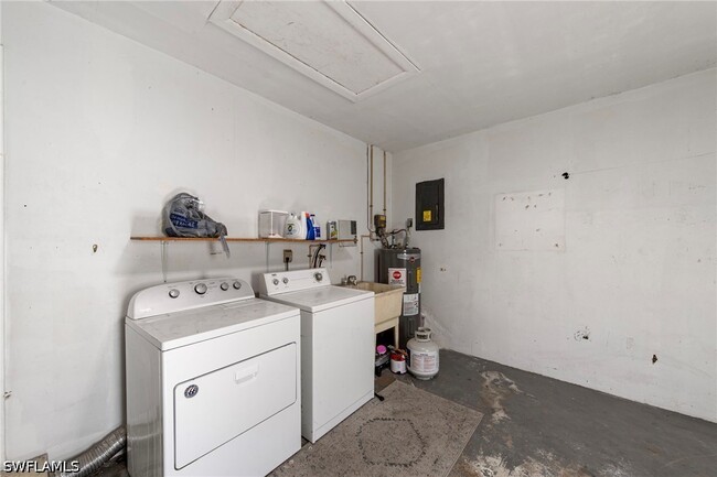 Building Photo - 1211 SE 34th St