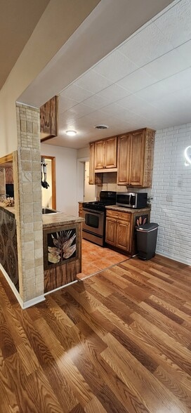 Building Photo - 319 Farmingdale Cir