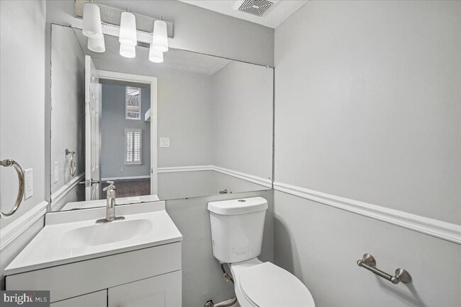 Building Photo - 13909 Lord Fairfax Pl