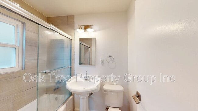 Building Photo - 824 15th St