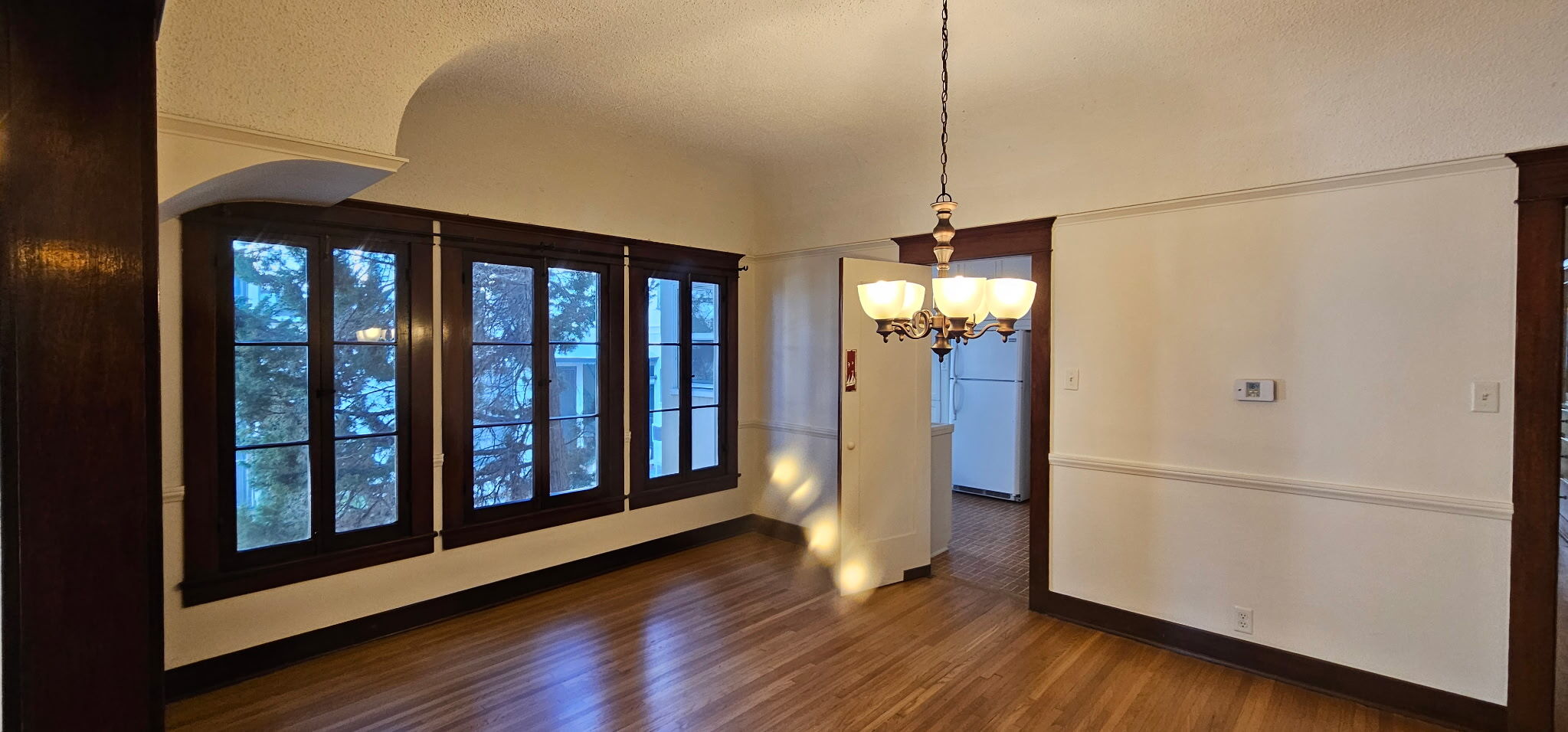 Dining rm to kitchen - 218 1/2 N Kenmore Ave