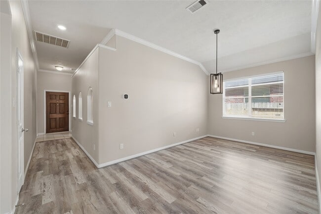 Building Photo - 24503 Lakecrest Bend Dr