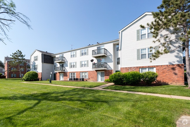 Building Photo - Village Green