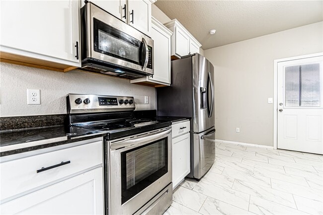 Building Photo - 6609 SW Warrington Rd