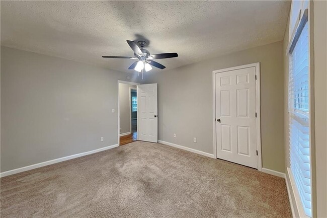 Building Photo - 501 Brooksdale Dr