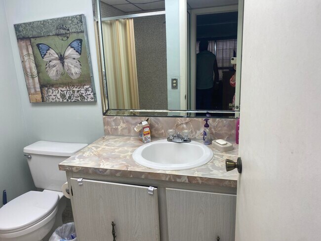 Building Photo - 542 Normandy Ln