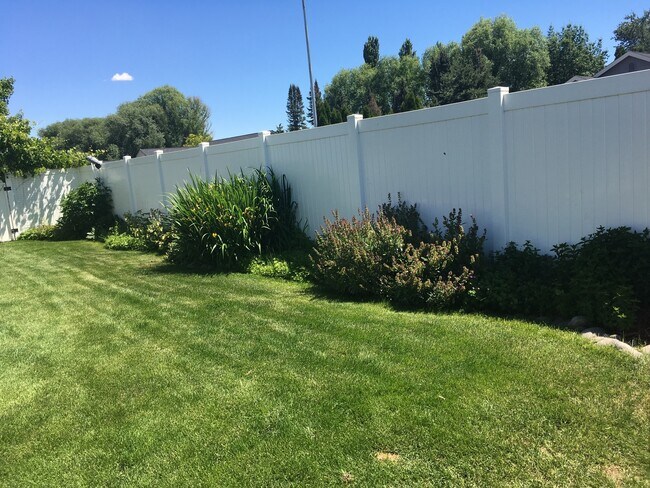 Building Photo - 2018 Wellington Dr