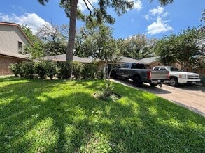 Building Photo - 10313 Shadow Oaks Dr