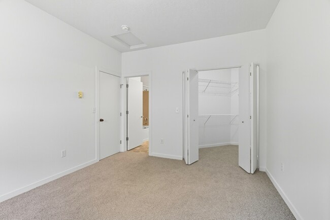 Building Photo - 22855 E Country Vista Dr