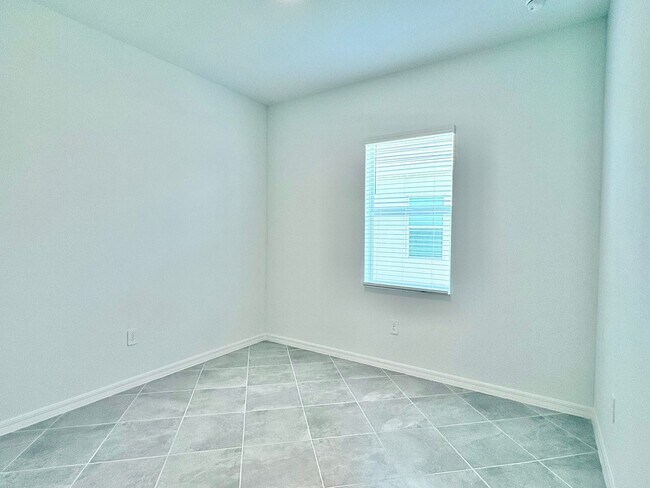 Building Photo - Brand New Luxury Rental in Wellen Park – Never Lived In!