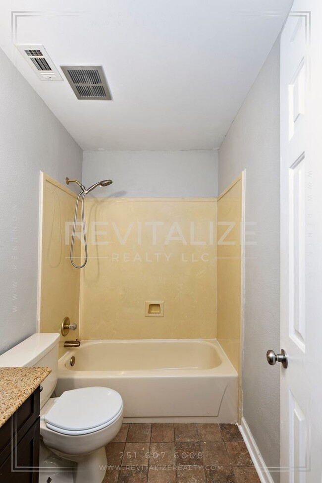 Building Photo - Stunning 2 Bedroom/2.5 Bathroom Condo in W...