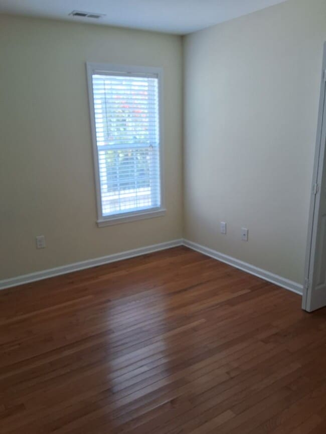 Building Photo - 509 Pine St