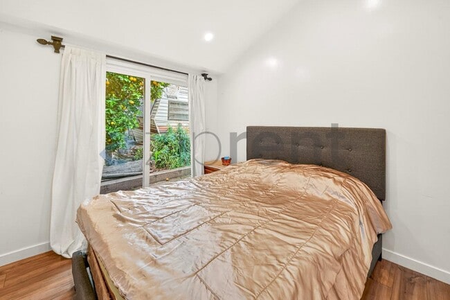 Building Photo - 2431 S Catalina St