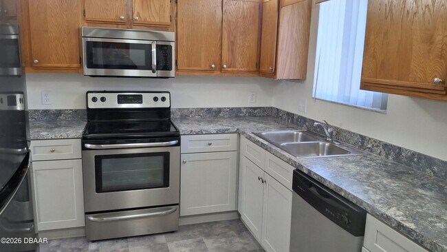 Building Photo - 1302 Deer Springs Rd