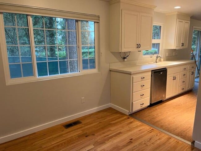 Building Photo - 15114 SE 18th St