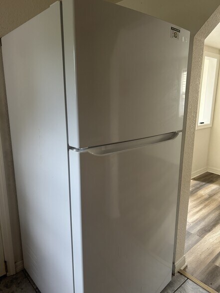 Kitchen Unit B - 613 N Dixie Ave