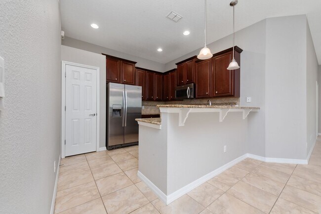 Building Photo - Deluxe Villa Lake view all Tile. 3 Bedrooms+2 Baths