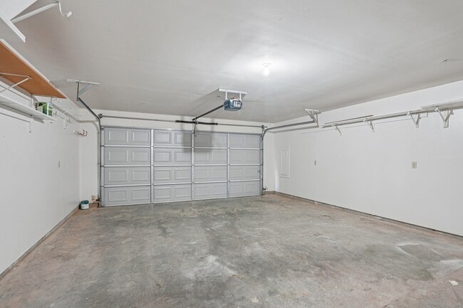 Building Photo - 100 Westpark Dr