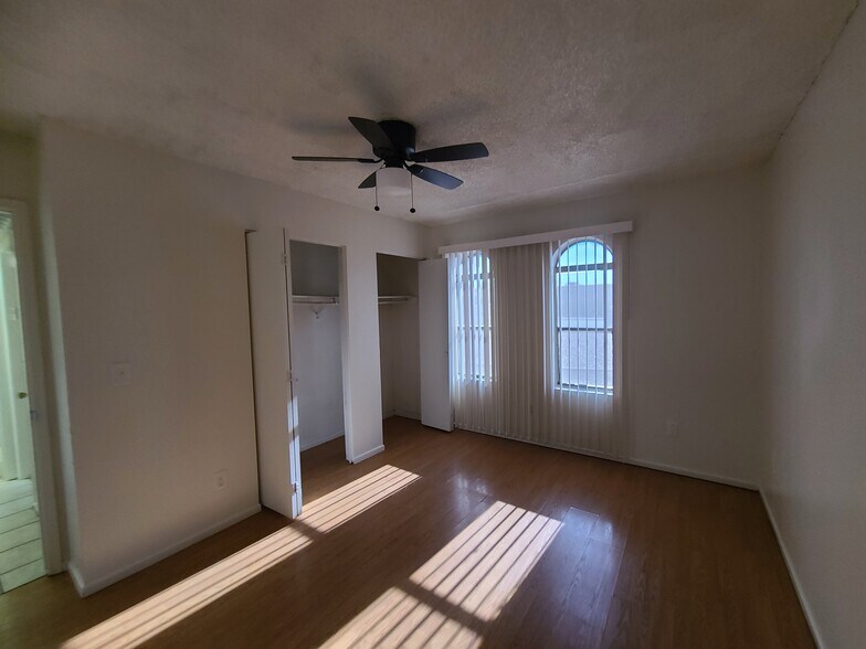 Building Photo - 1420 N Evergreen St