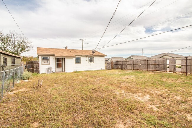 Building Photo - Updated 3 bedroom 1 bath single family hom...