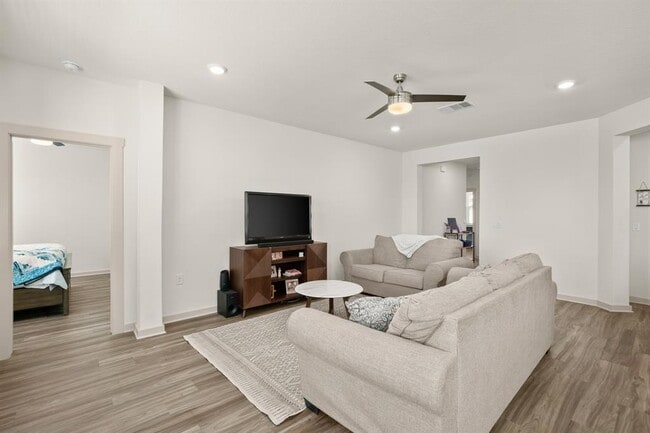 Building Photo - 13721 Lubeck Dr