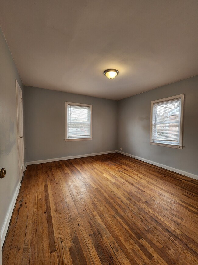 Building Photo - 364 Oakland St