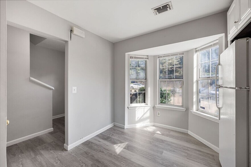 Building Photo - 1871 Grant Ct