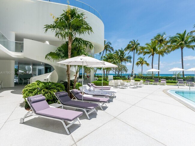 Building Photo - 16901 Collins Ave