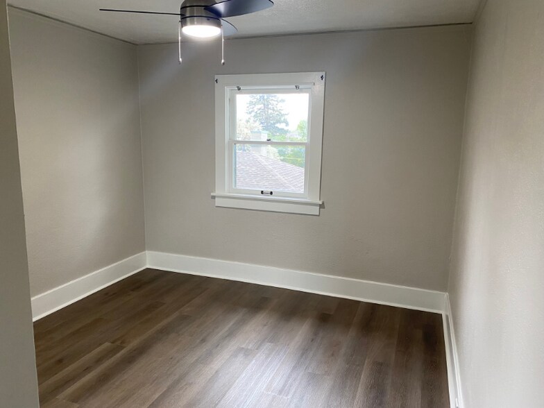 Building Photo - 1449 S University Blvd